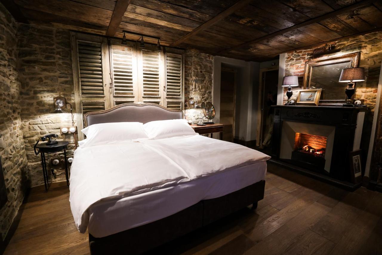 La Piazzetta Degli Artisti - Boutique B&B Bossolasco Екстер'єр фото